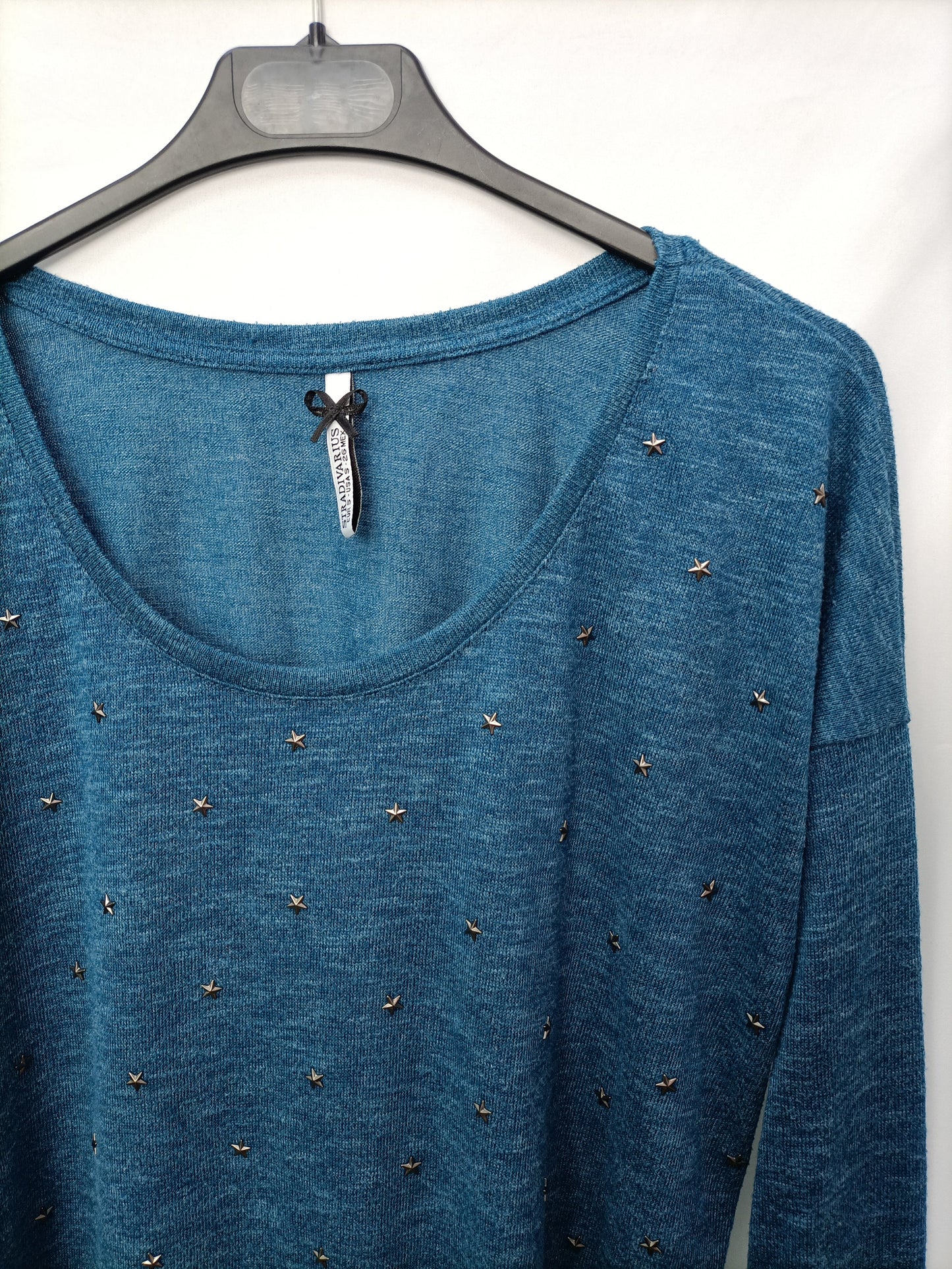 STRADIVARIUS. Camiseta azul estrellas T.s