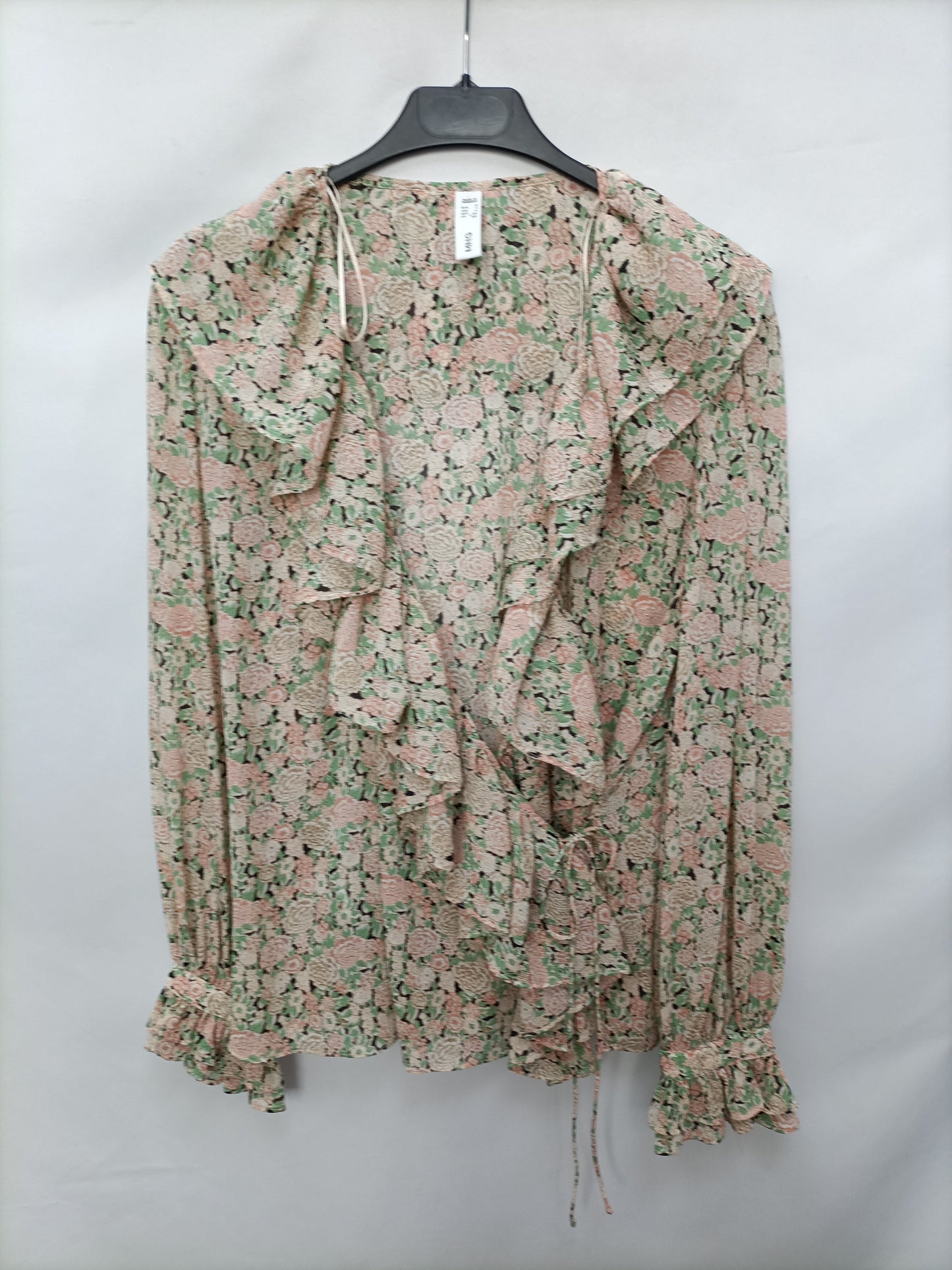 MANGO. Blusa cruzada flores  T.m