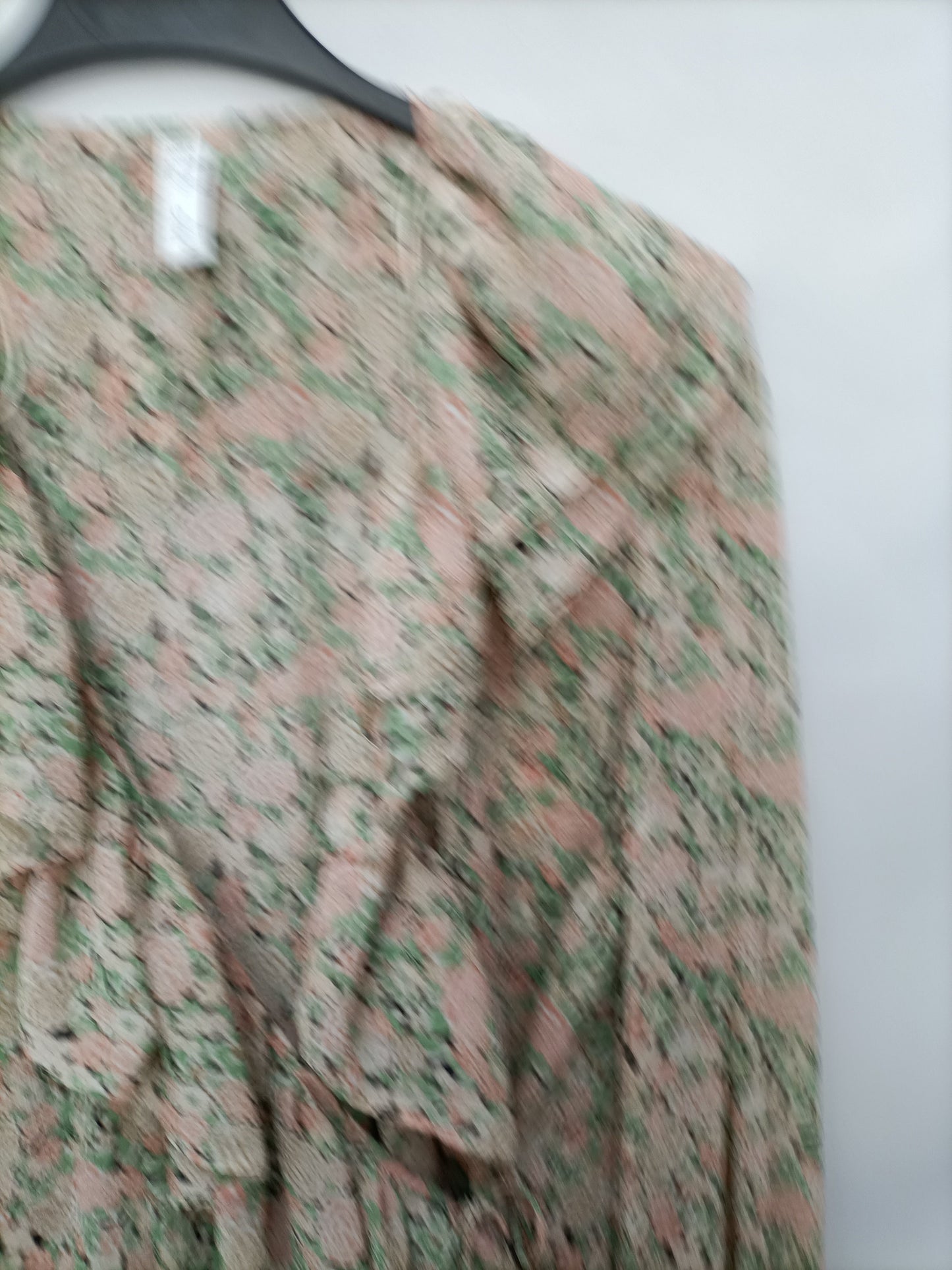 MANGO. Blusa cruzada flores  T.m