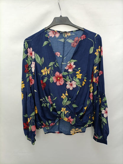 BERSHKA. Wrap blouse with Ts neckline