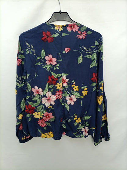 BERSHKA. Wrap blouse with Ts neckline