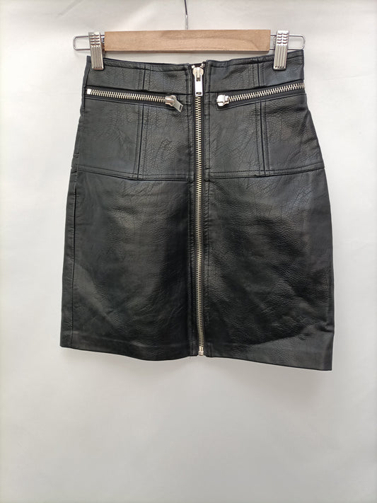 STRADIVARIUS. Falda polipiel cremalleraT.34