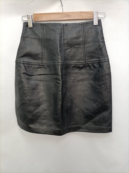 STRADIVARIUS. Falda polipiel cremalleraT.34