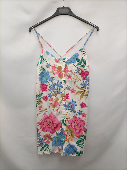 STRADIVARIUS. Vestido corto flores T.s
