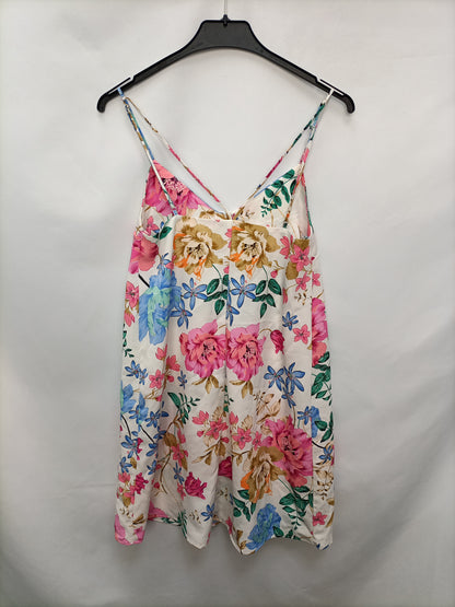 STRADIVARIUS. Vestido corto flores T.s