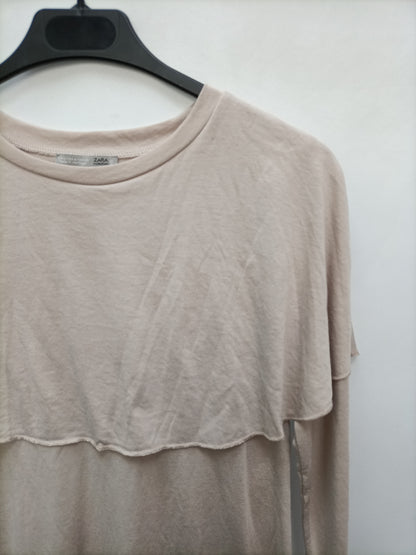 ZARA. Camisa beige volante T.s