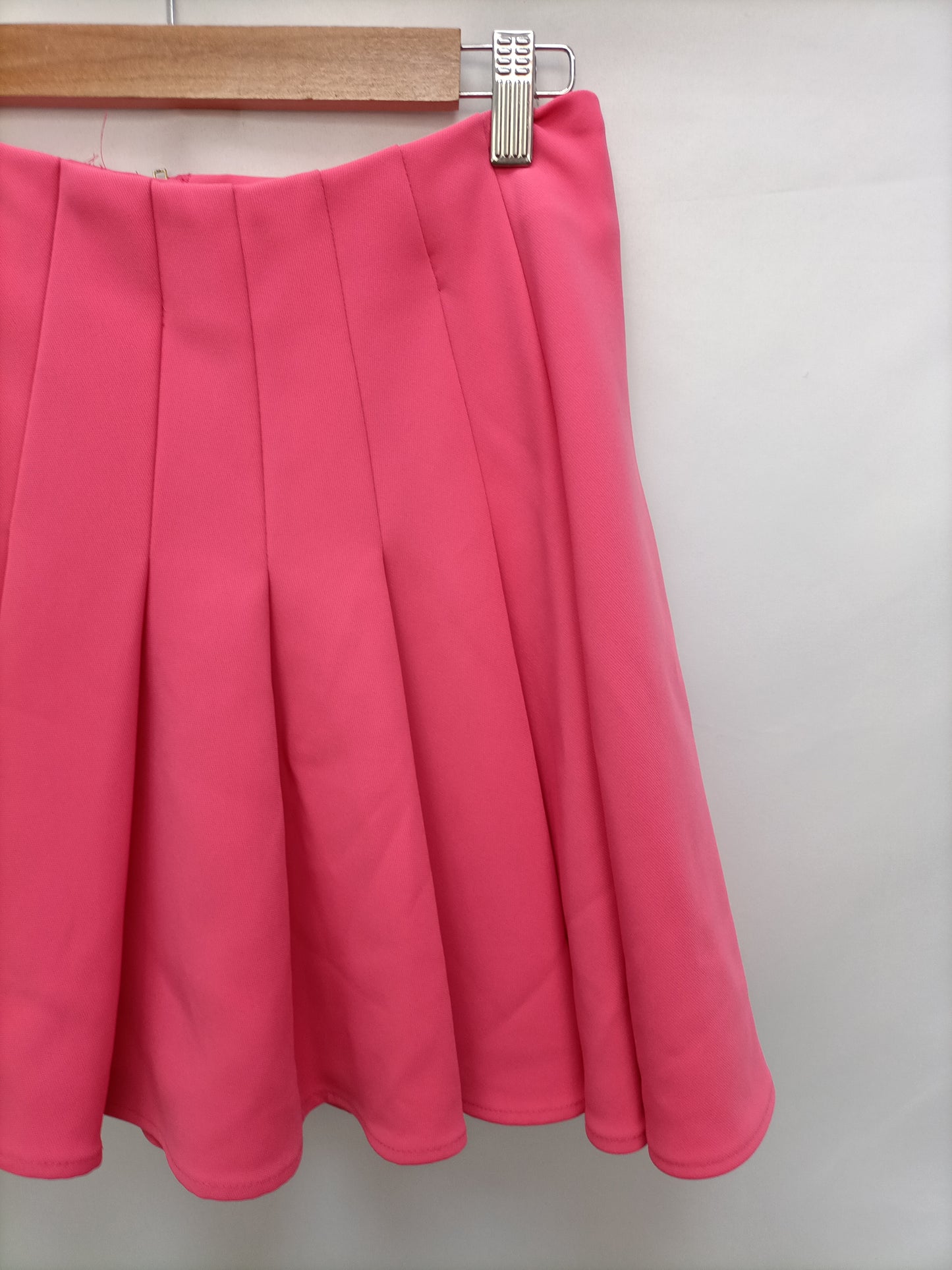 H&M. Falda tablas rosa T.36