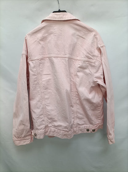 BERSHKA. Cazadora vaquera rosa T.s