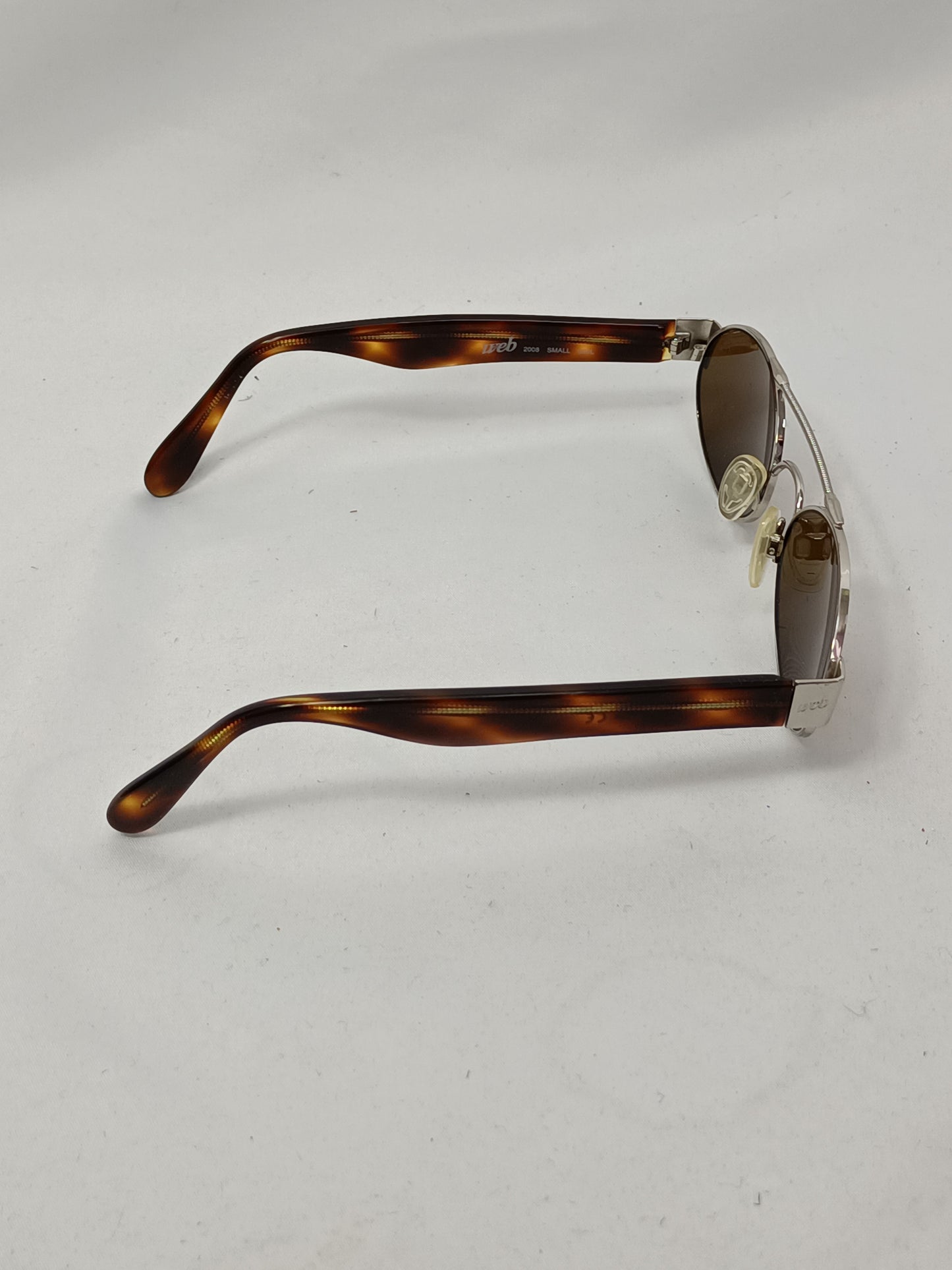 WEB. Gafas de sol vintage T