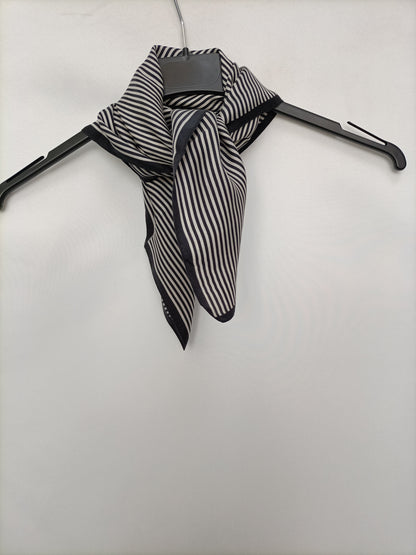 DKNY. Pañuelo mini rayas