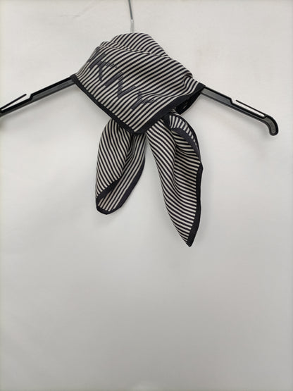 DKNY. Pañuelo mini rayas