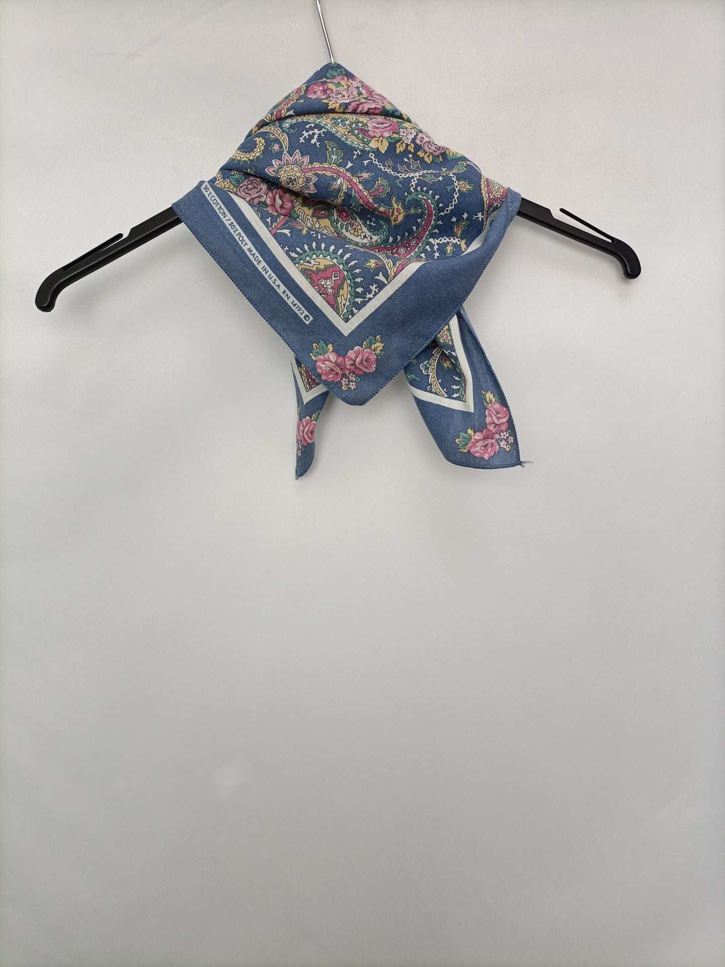 OTRAS. Pañuelo azul amebas