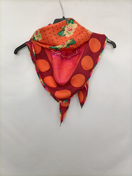 OTRAS. Pañuelo lunares y flores