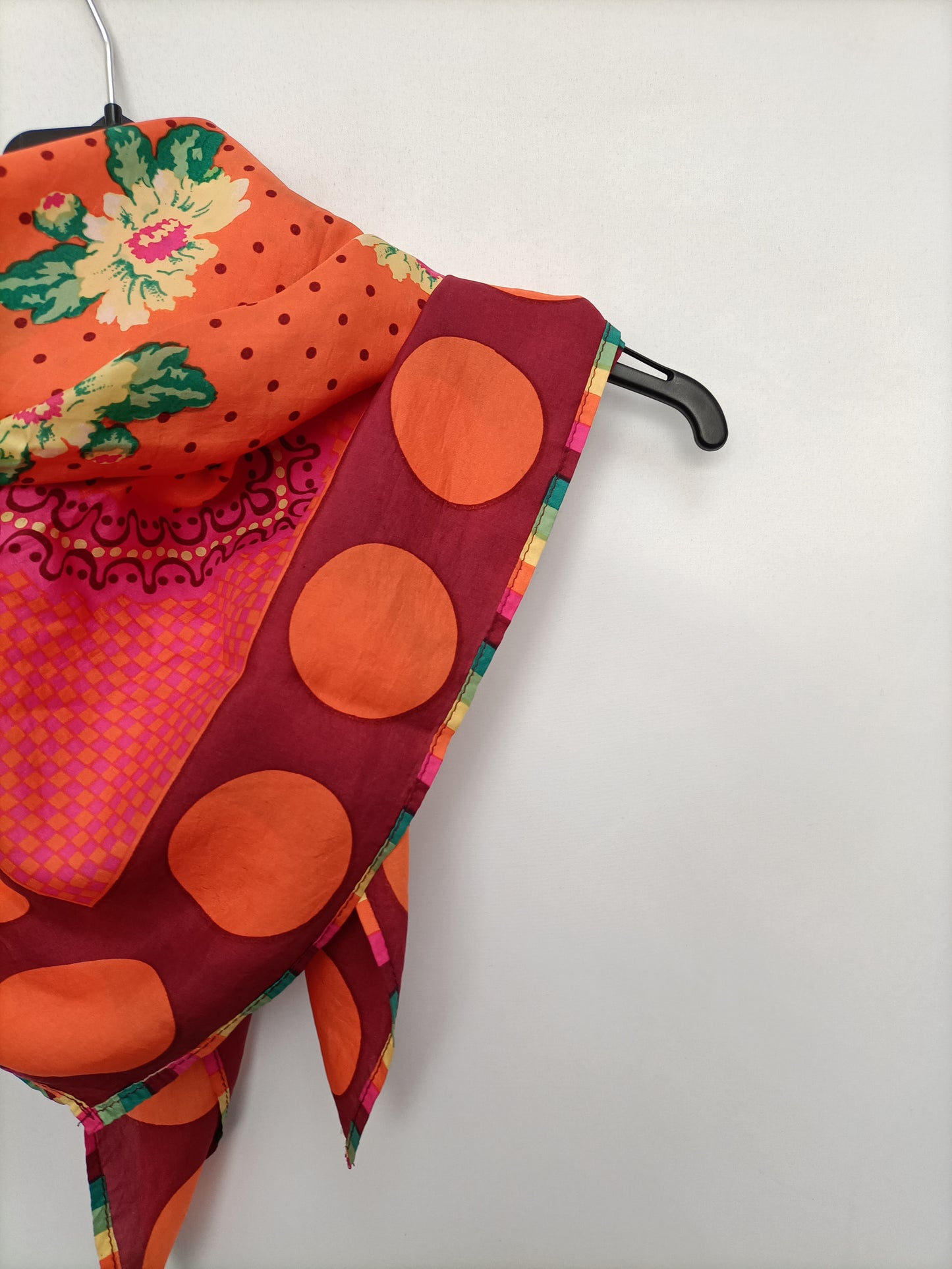 OTRAS. Pañuelo lunares y flores