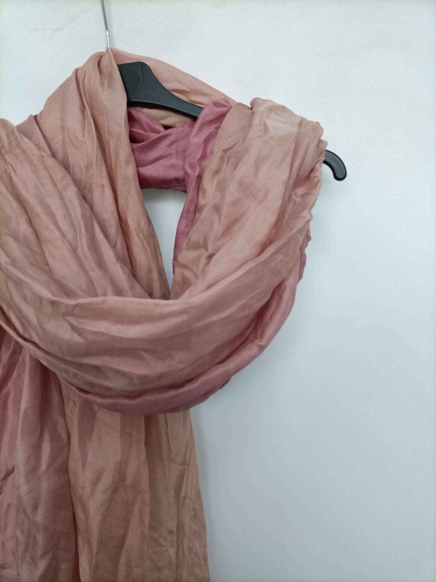 ACCESORIES. Pañuelo rosa degradado
