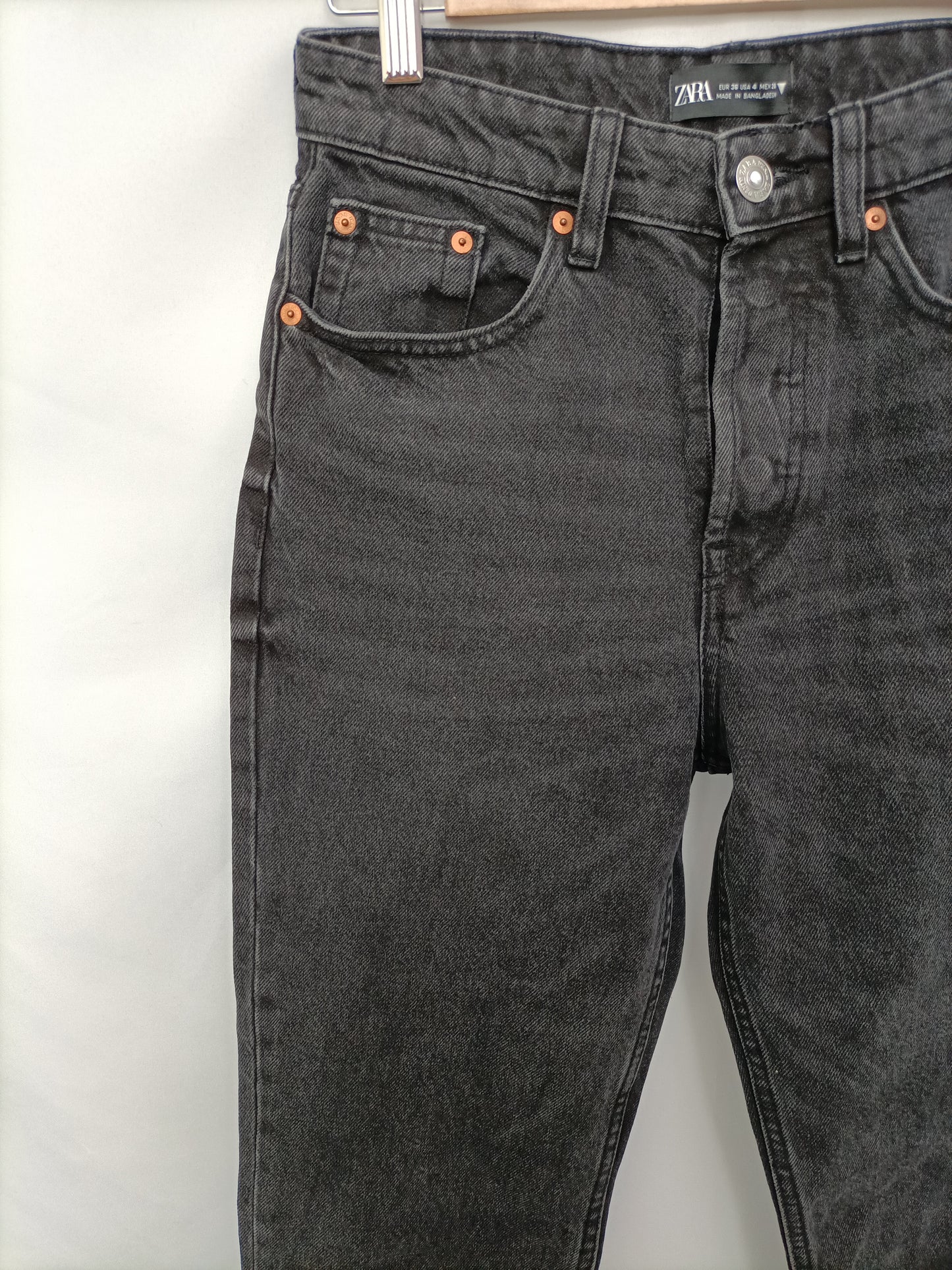 OTRAS. Pantalón negro denim T.36