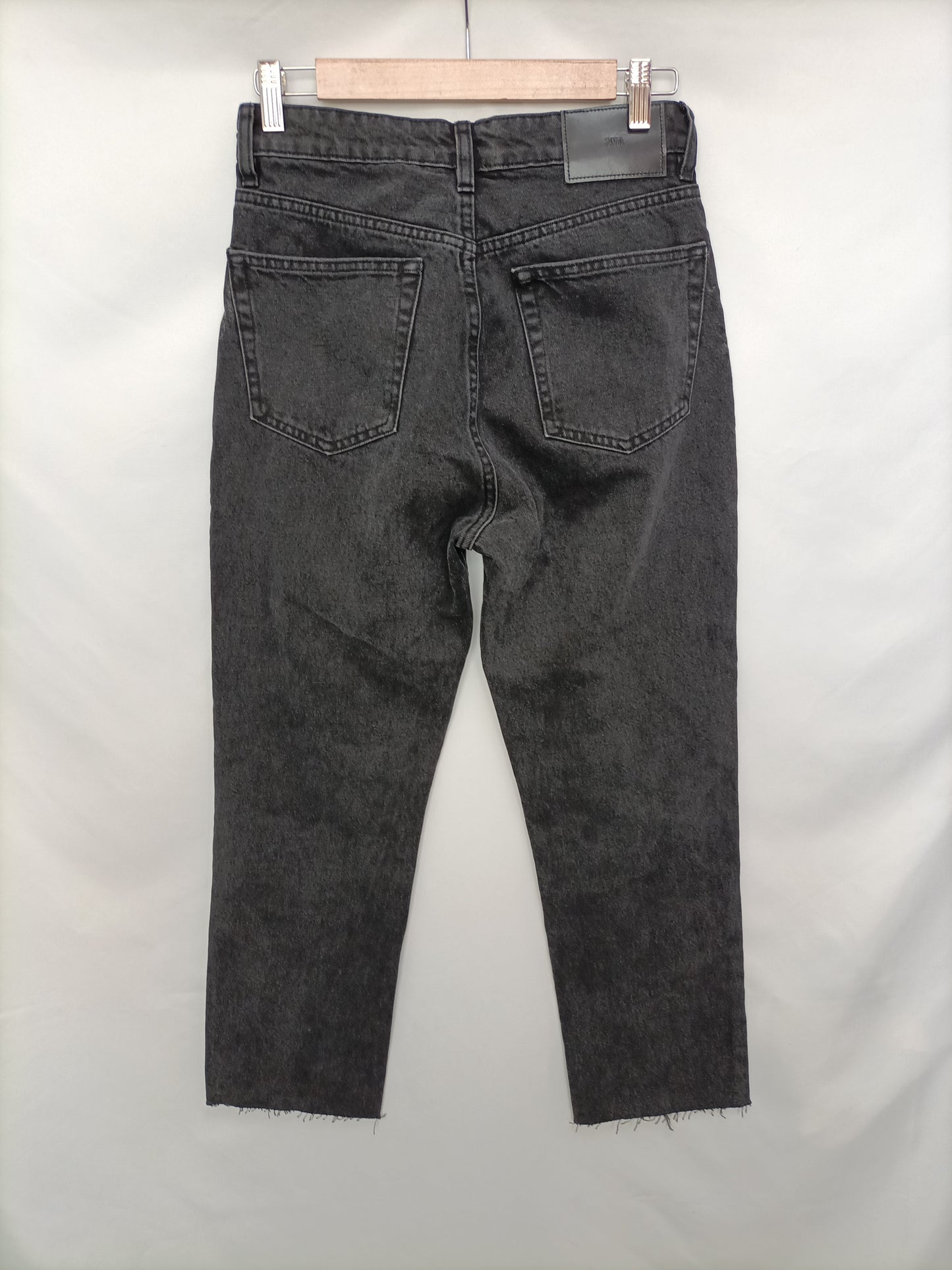 OTRAS. Pantalón negro denim T.36