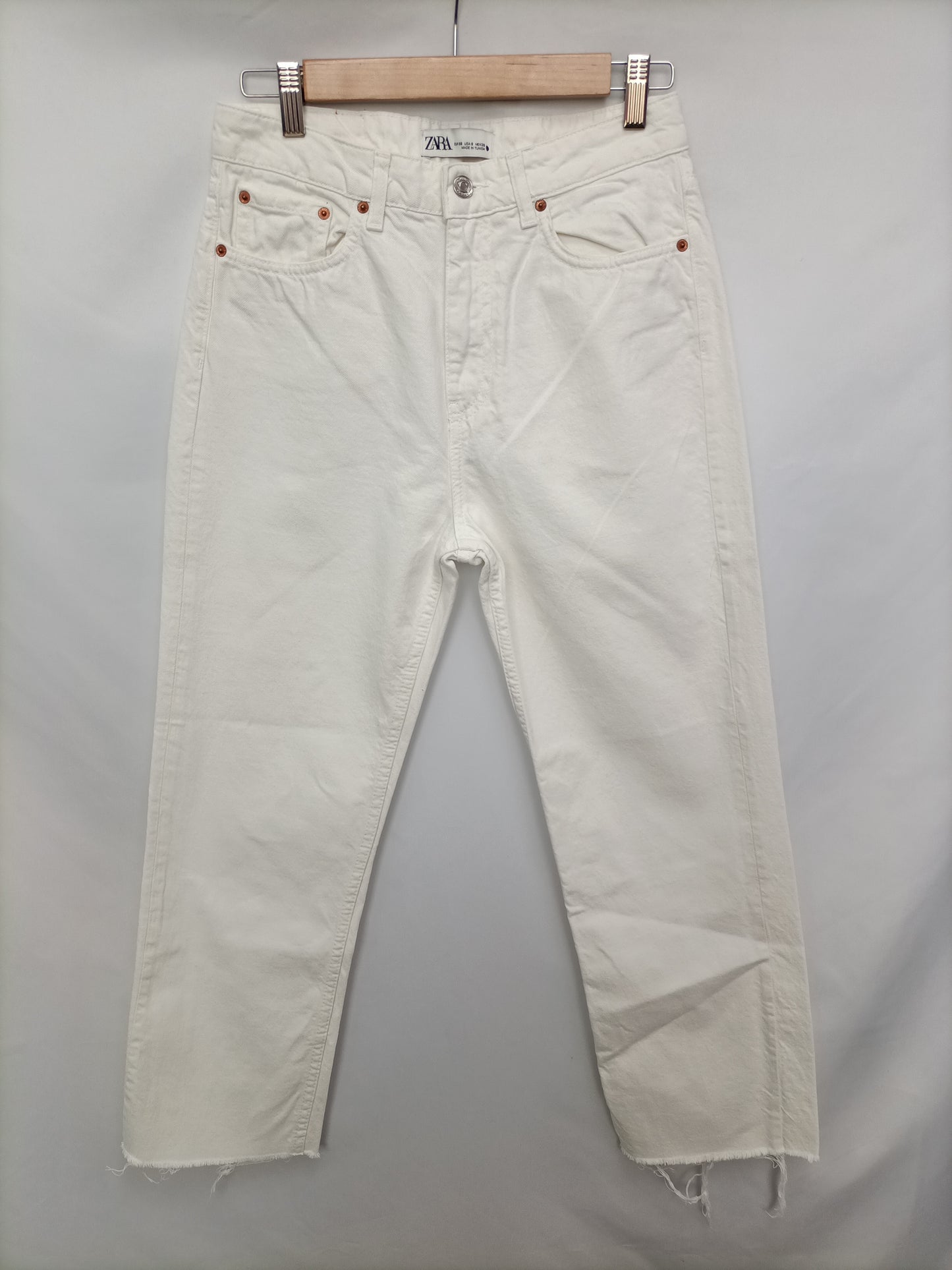 Paula. ZARA. Pantalón vaquero blanco  T.38
