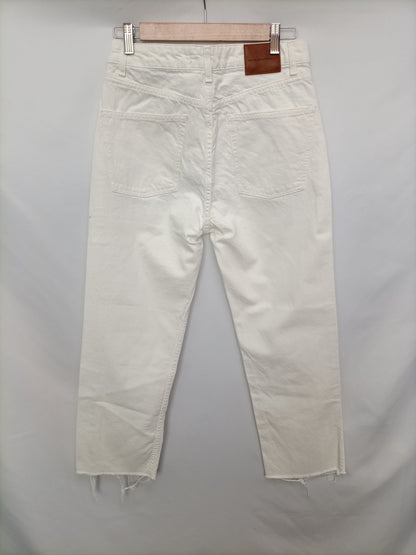Paula. ZARA. Pantalón vaquero blanco  T.38
