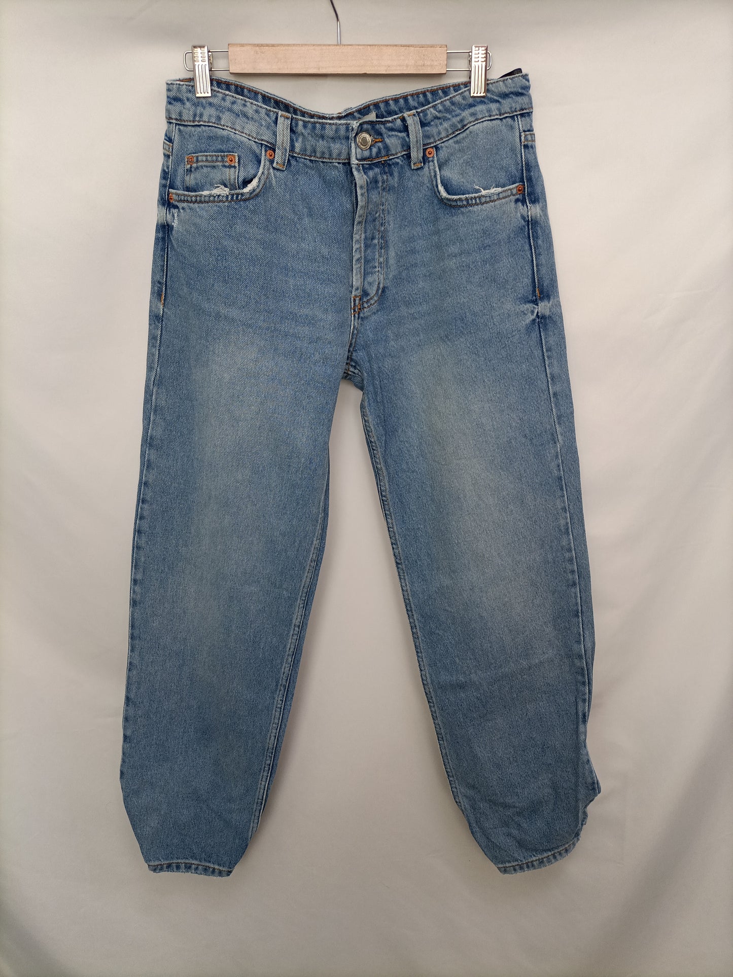 ZARA. Pantalón denim cosido T.38