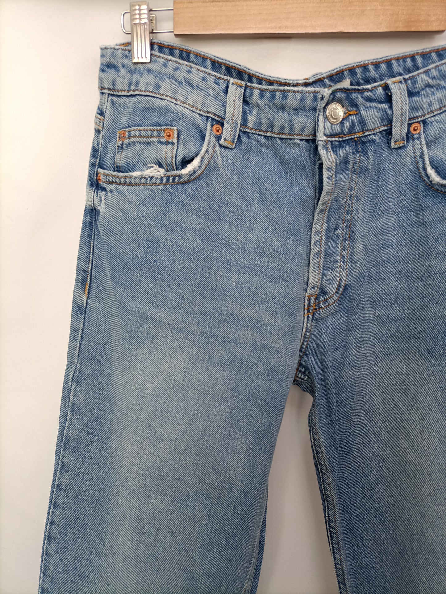 ZARA. Pantalón denim cosido T.38