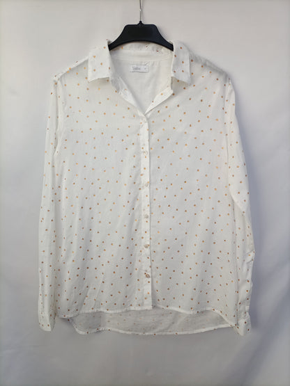 YERSE. Camisa blanca estrellas T.m