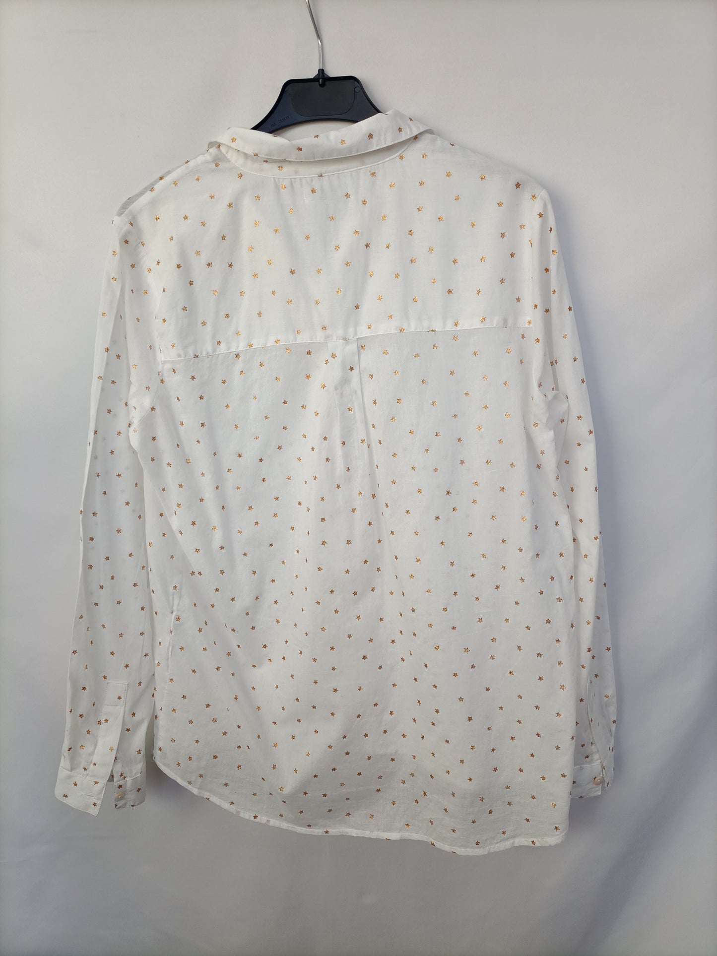 YERSE. Camisa blanca estrellas T.m