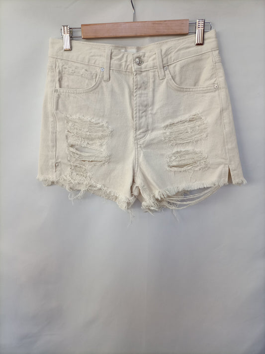 MANGO. Shorts beige rotos T.36