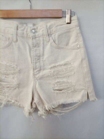 MANGO. Shorts beige rotos T.36