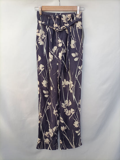 ZARA. Pantalón fluido floresT.xs