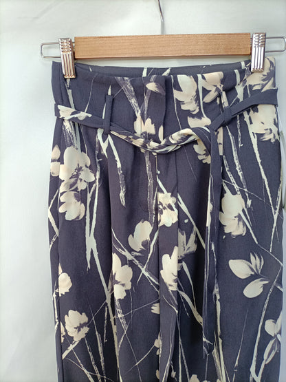 ZARA. Pantalón fluido floresT.xs