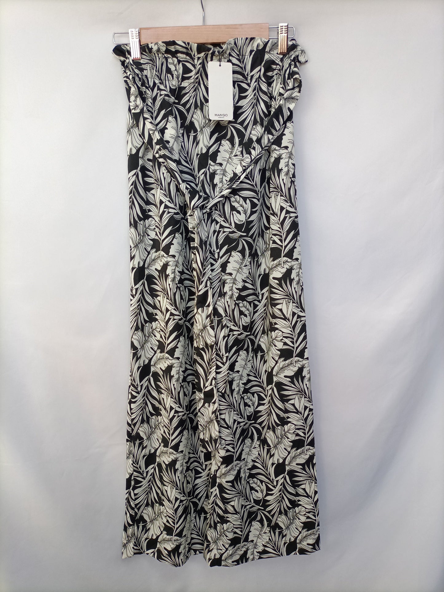 MANGO. Pantalón palazzo hojas T.xs