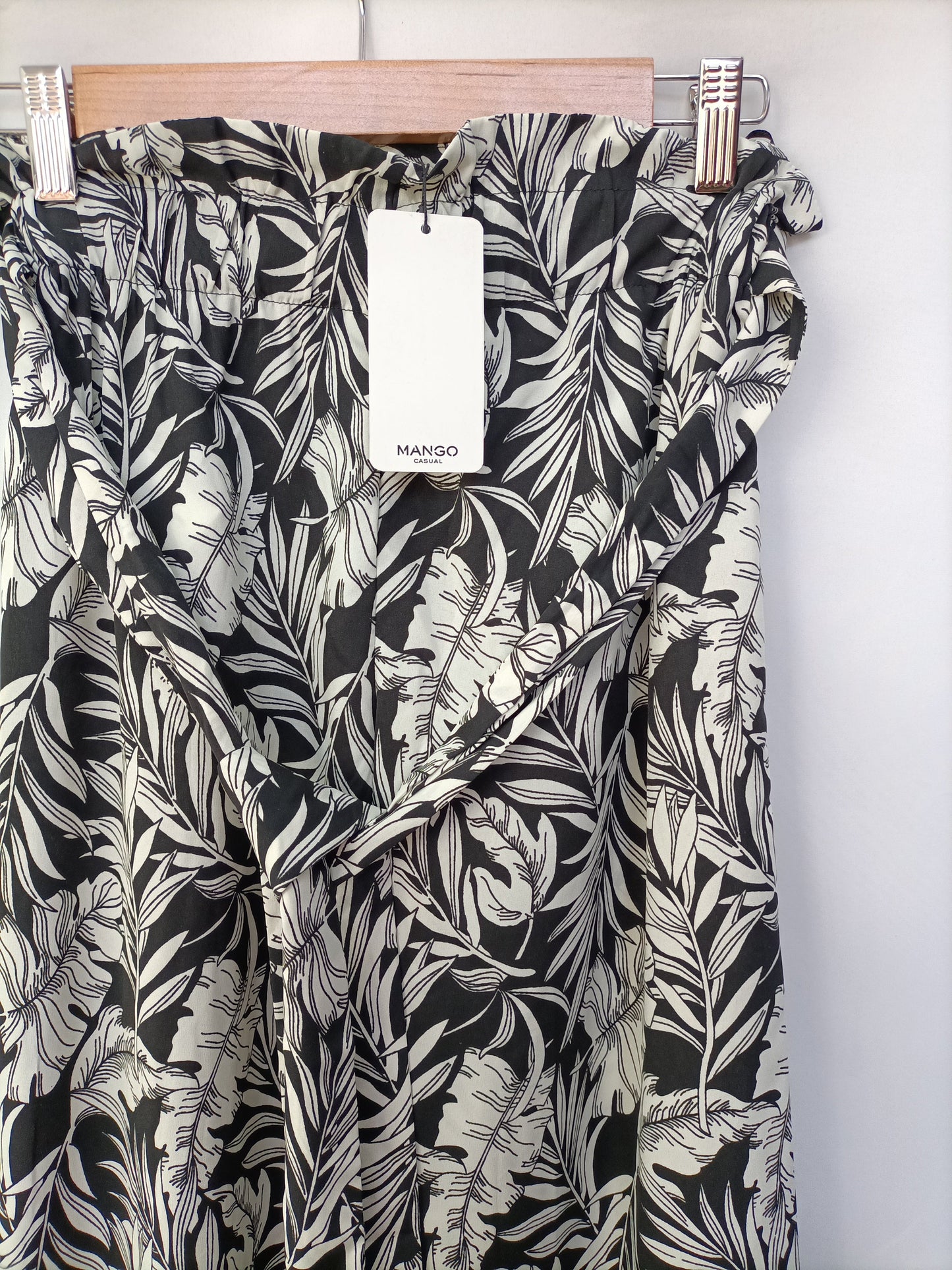 MANGO. Pantalón palazzo hojas T.xs