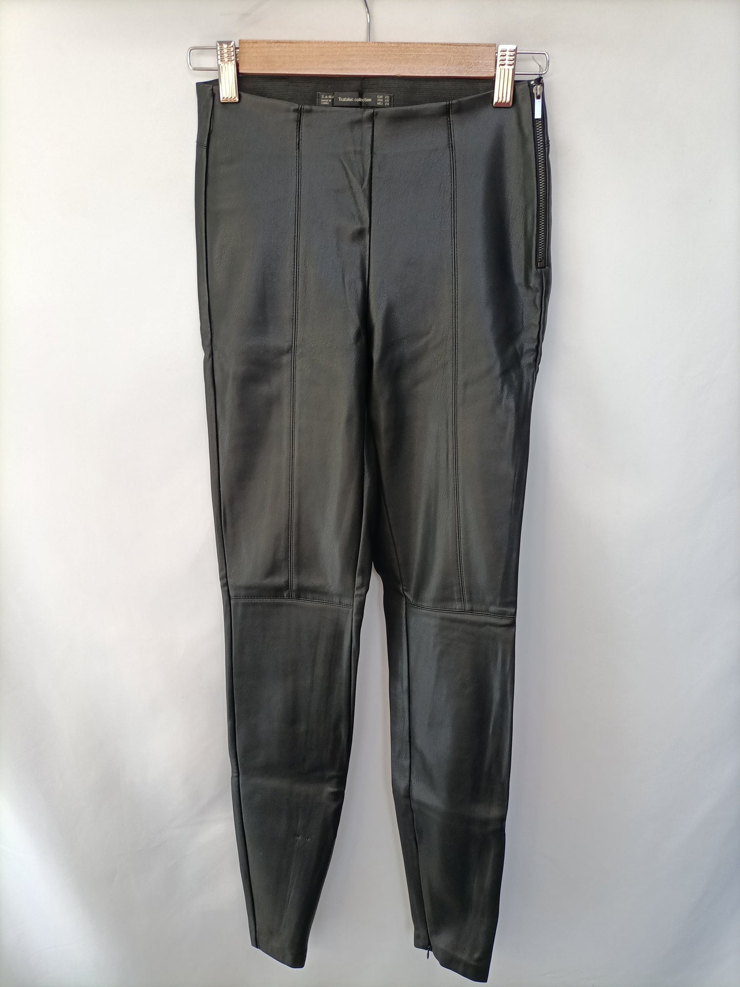 ZARA. Legginsg negros T.xs