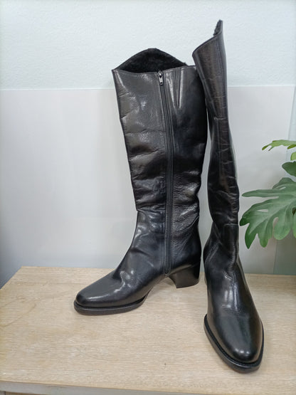 PLUMERS. Botas negras T. 37