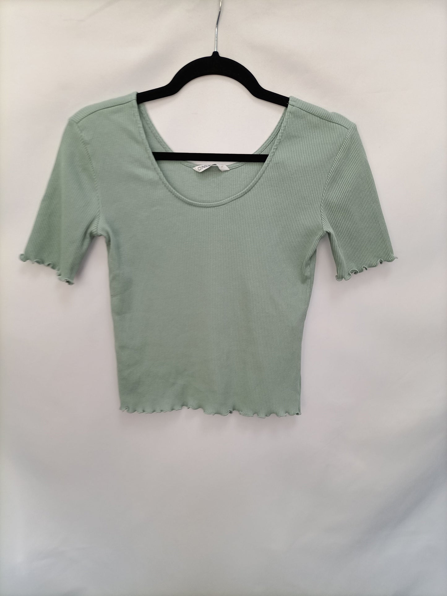 ONLY. Top verde canalé T.s