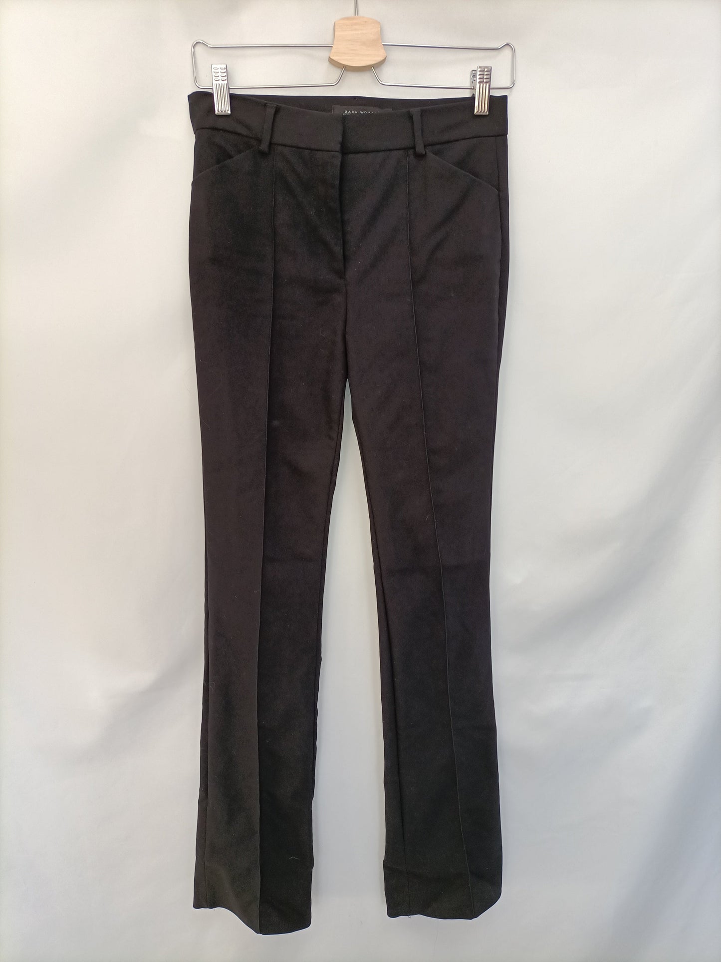 ZARA. Pantalón negro de vestir T.34