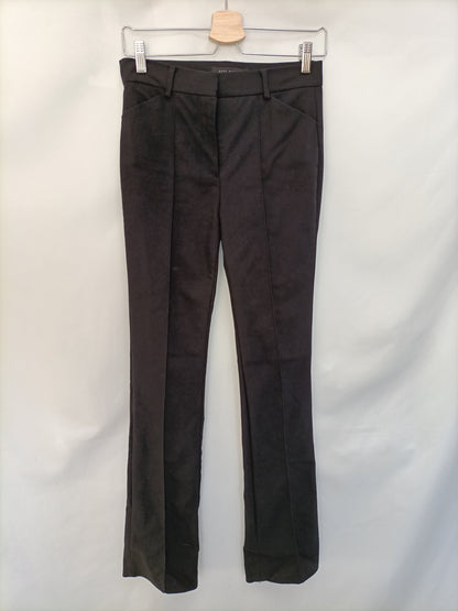 ZARA. Pantalón negro de vestir T.34