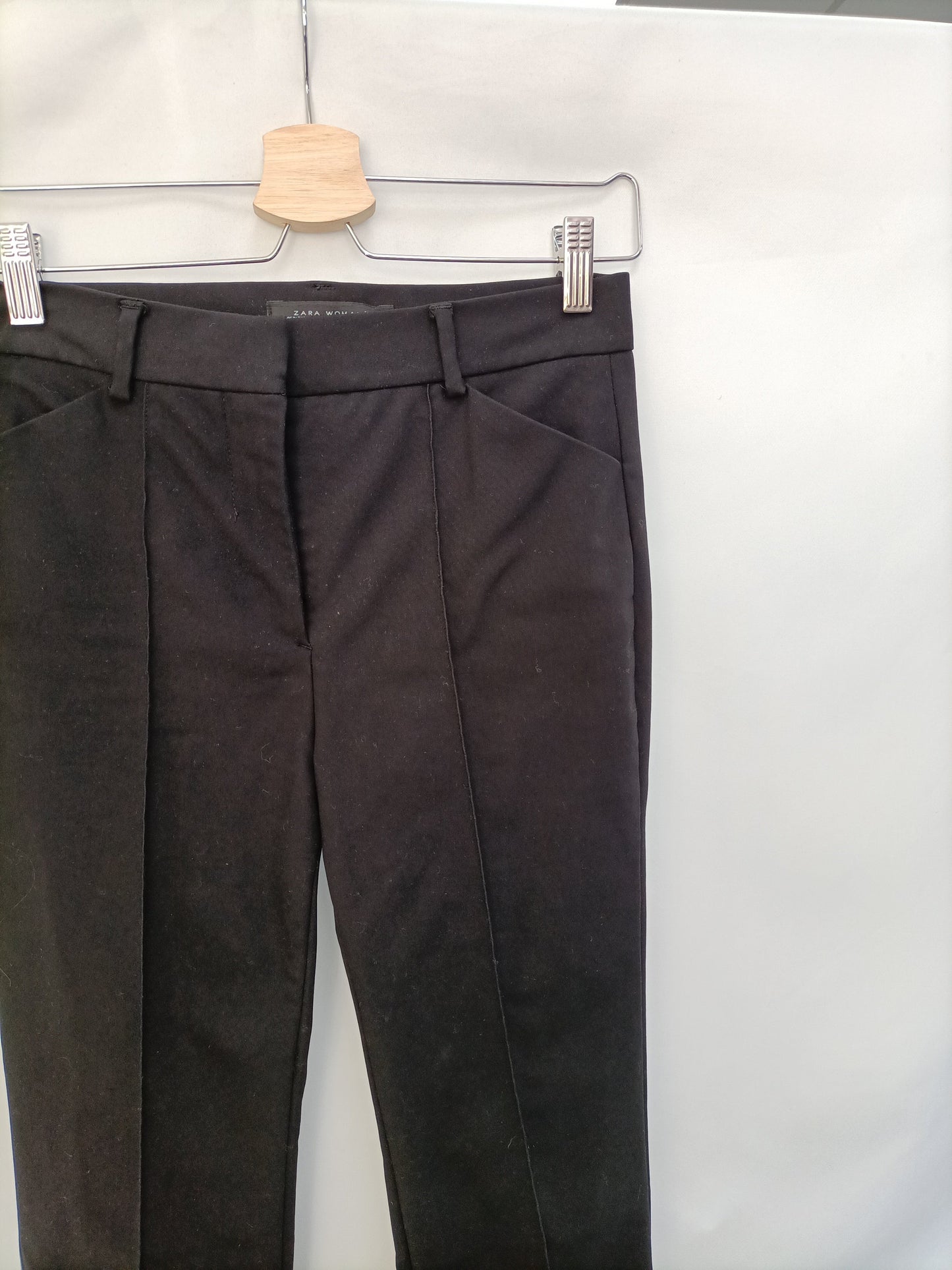 ZARA. Pantalón negro de vestir T.34