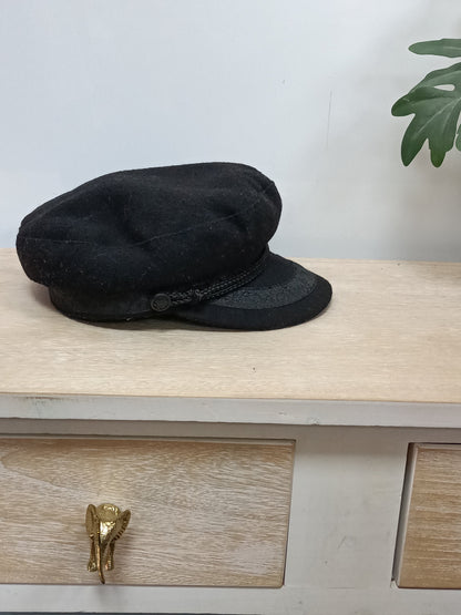 H&M. Gorra negra paño T.s/54