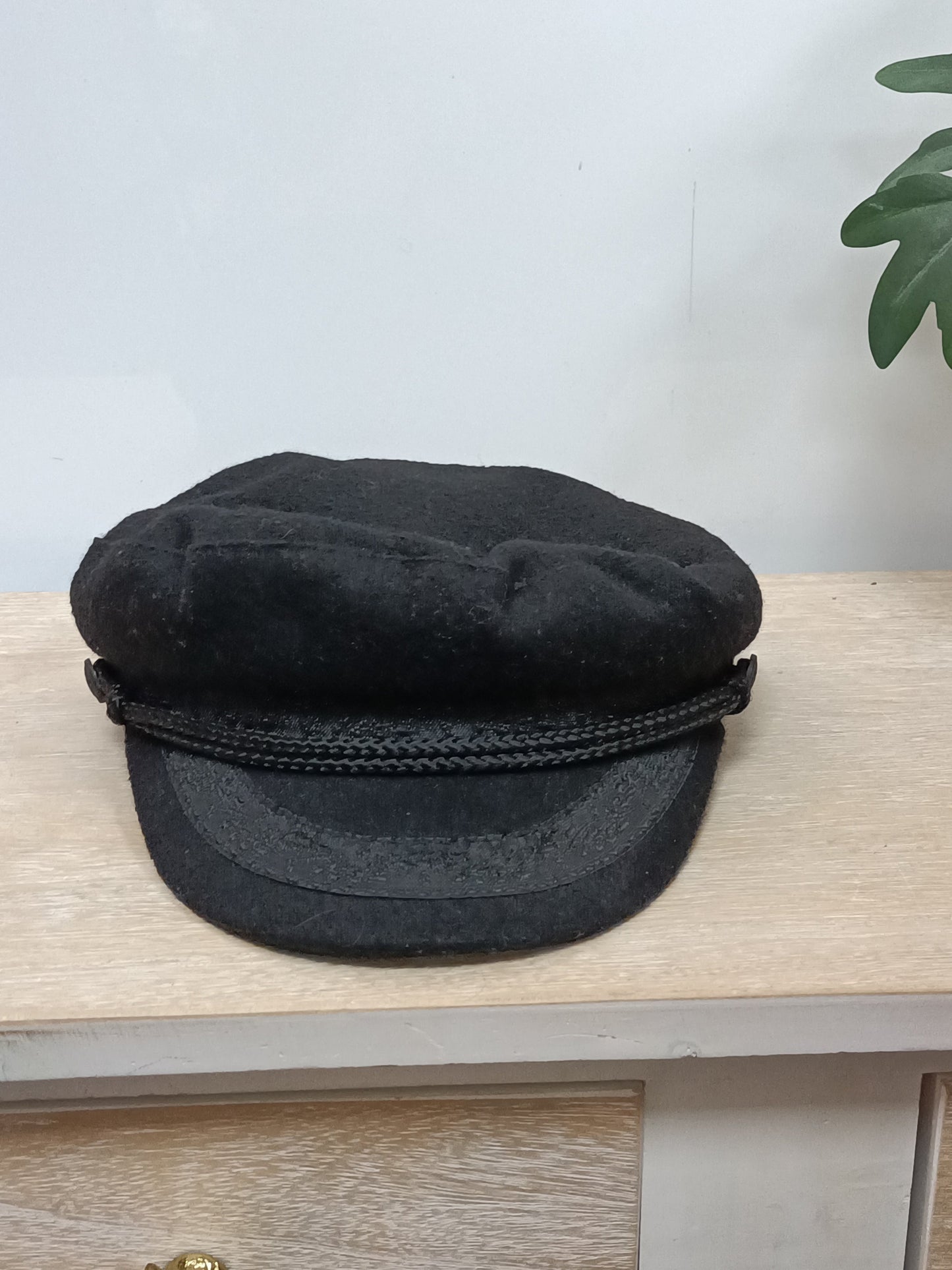 H&M. Gorra negra paño T.s/54