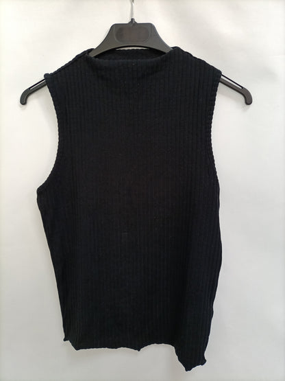 ZARA. Top negro canalé T.m