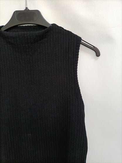 ZARA. Top negro canalé T.m