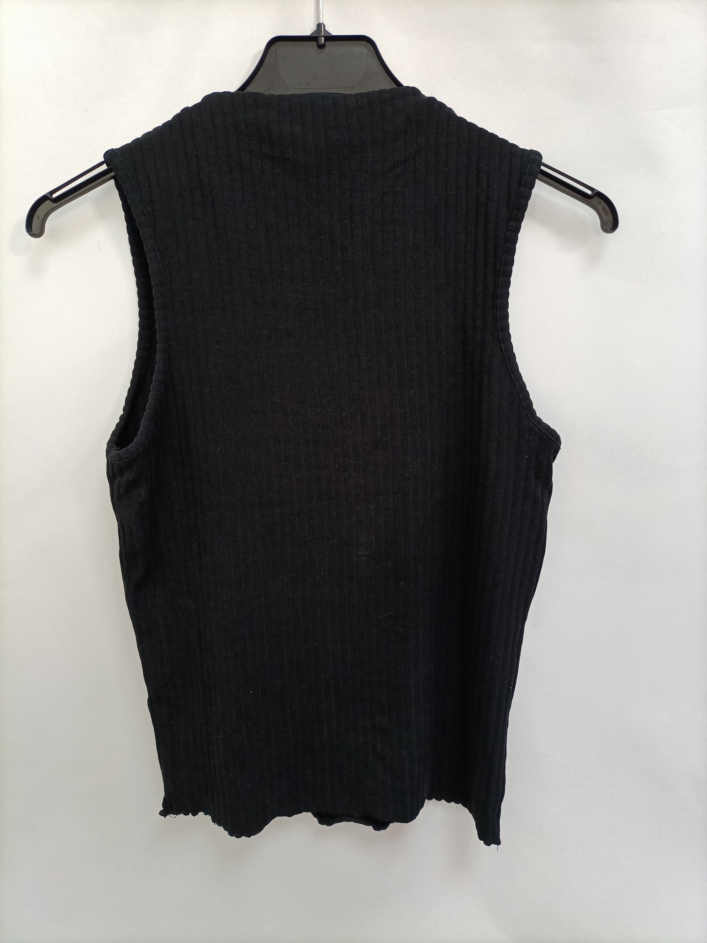 ZARA. Top negro canalé T.m
