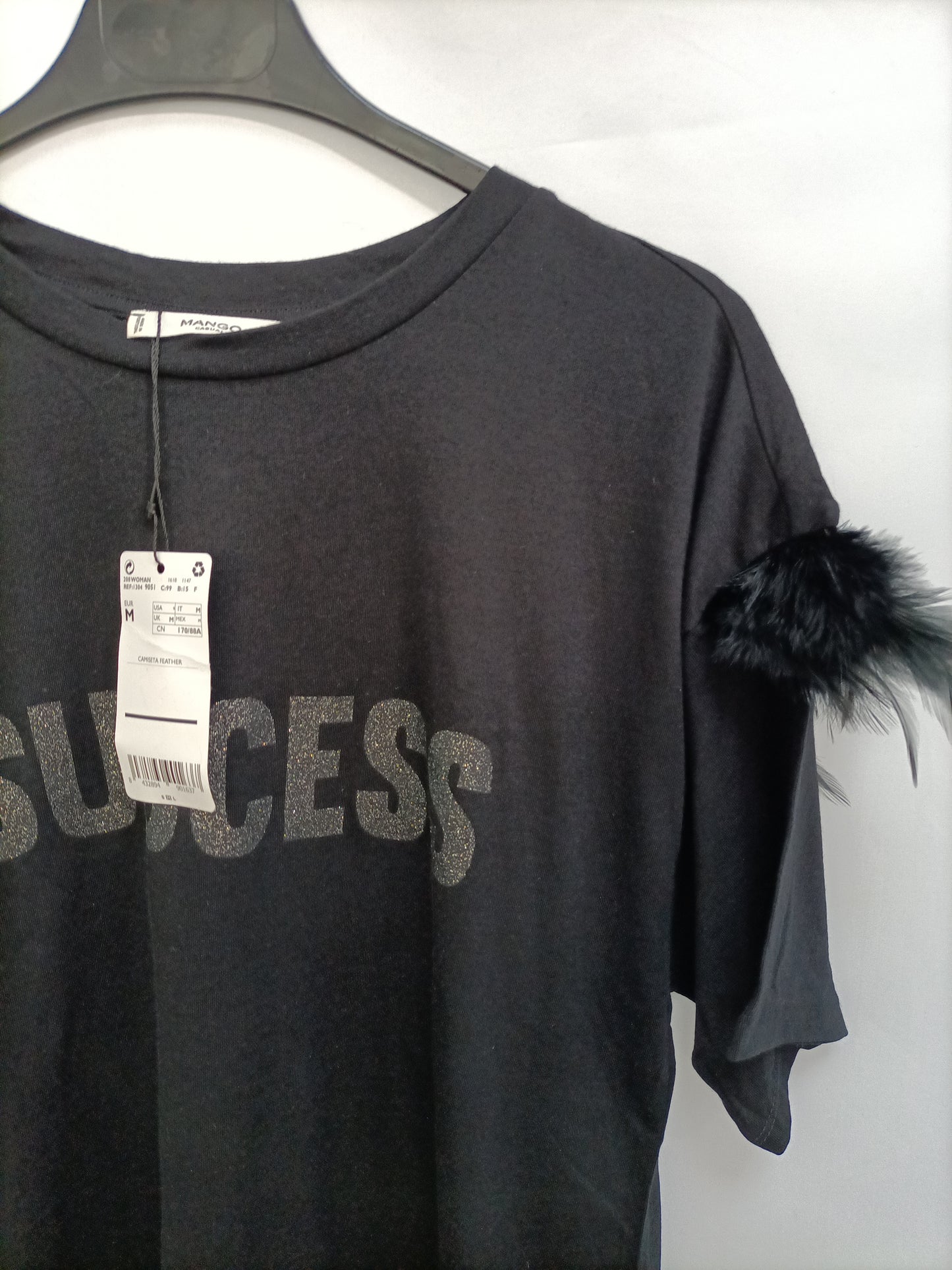 MANGO. Camiseta mangas plumas T.m