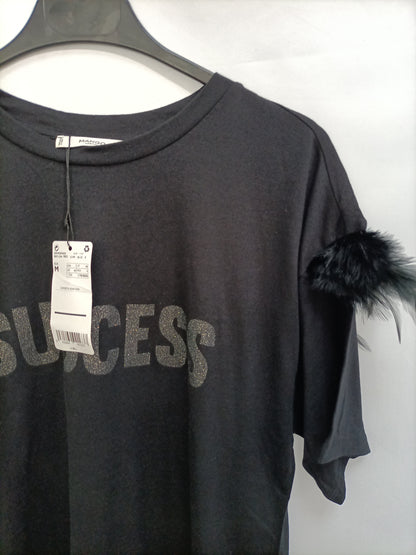 MANGO. Camiseta mangas plumas T.m