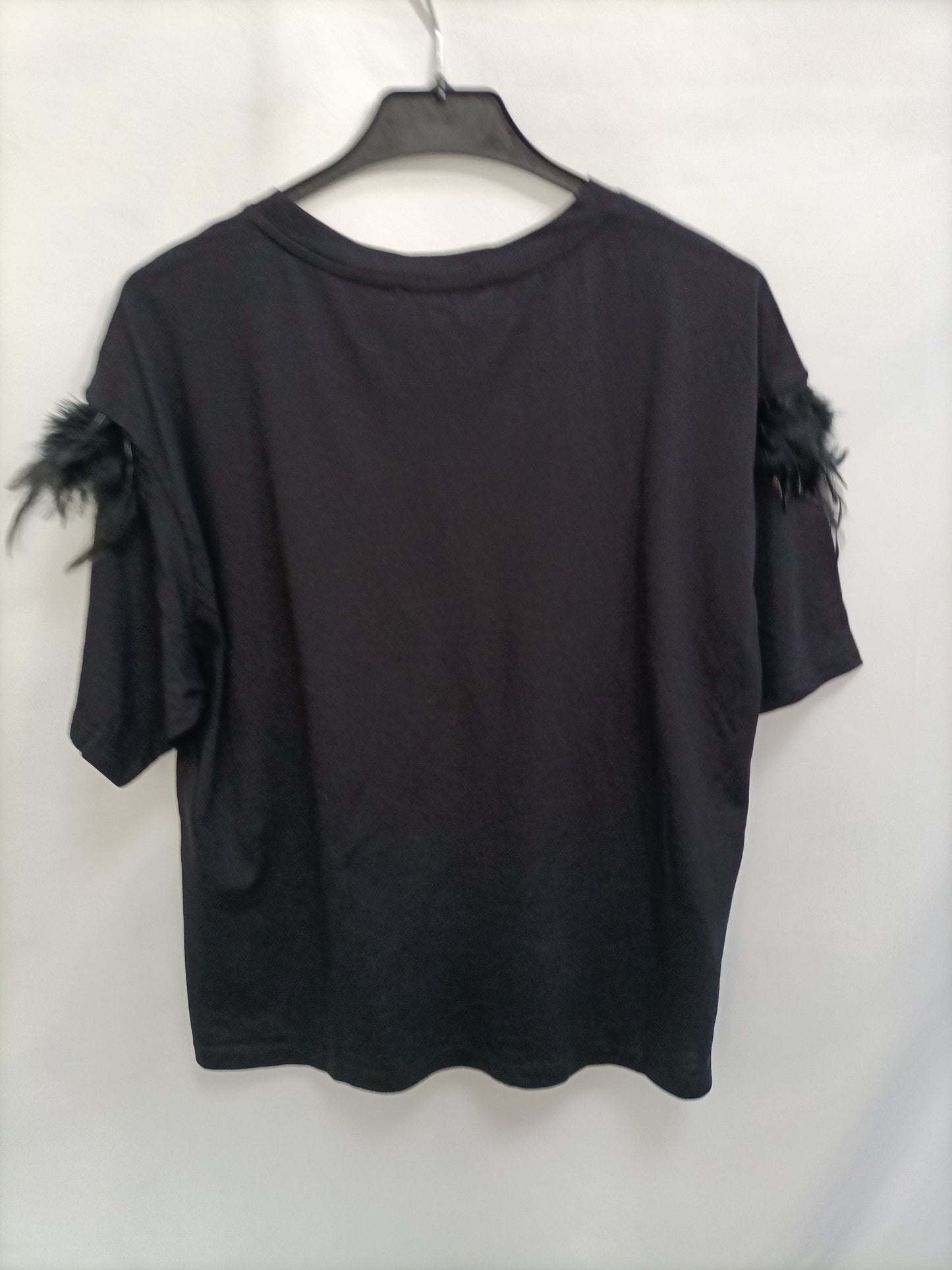 MANGO. Camiseta mangas plumas T.m