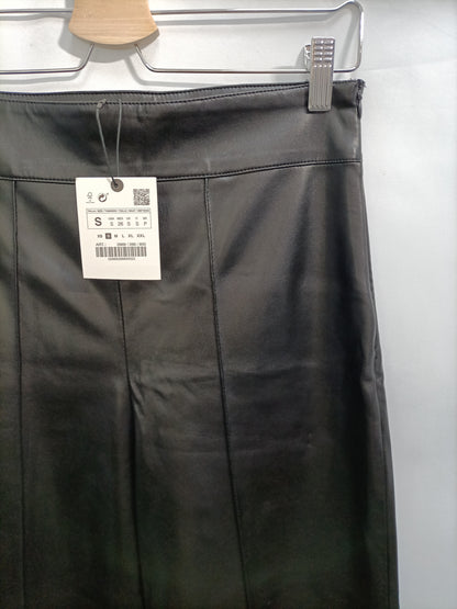 ZARA. Pantalón culotte polipiel T.s