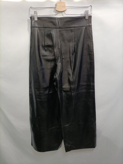 ZARA. Pantalón culotte polipiel T.s