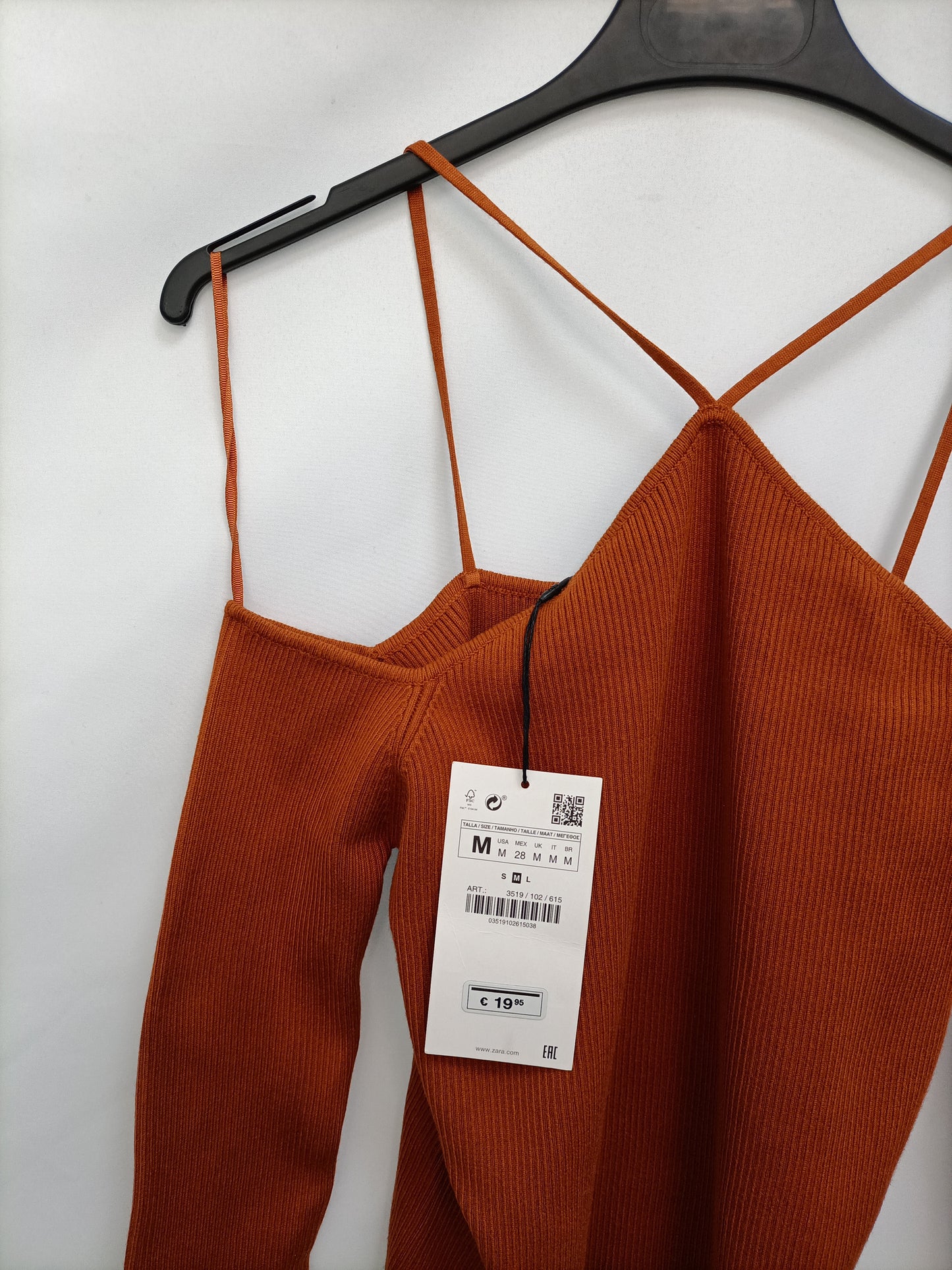 ZARA. Ribbed tile top Tm